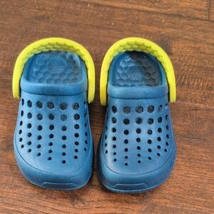 Joybees, size 6/7, Blue and Yellow Water Shoes with Perforated Design
